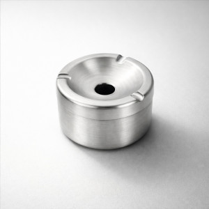 Professional Windproof Stainless Steel Ashtray – Polished Silver (10cm)