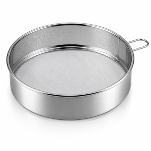 Seamless stainless steel flour sifters, commonly used for baking to achieve smooth – Silver (20cm)