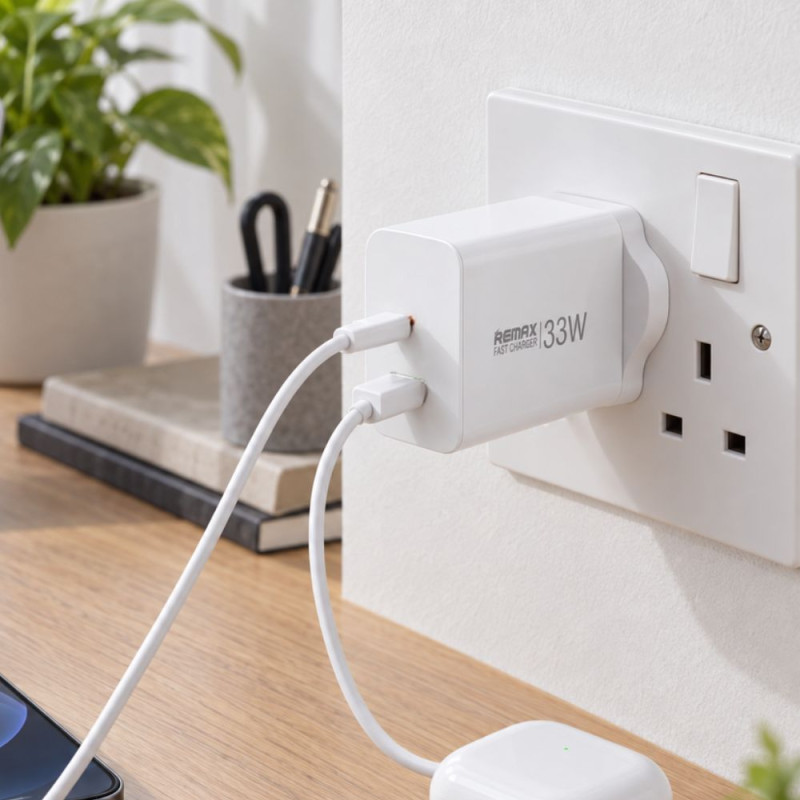 Remax 33W Fast Charger